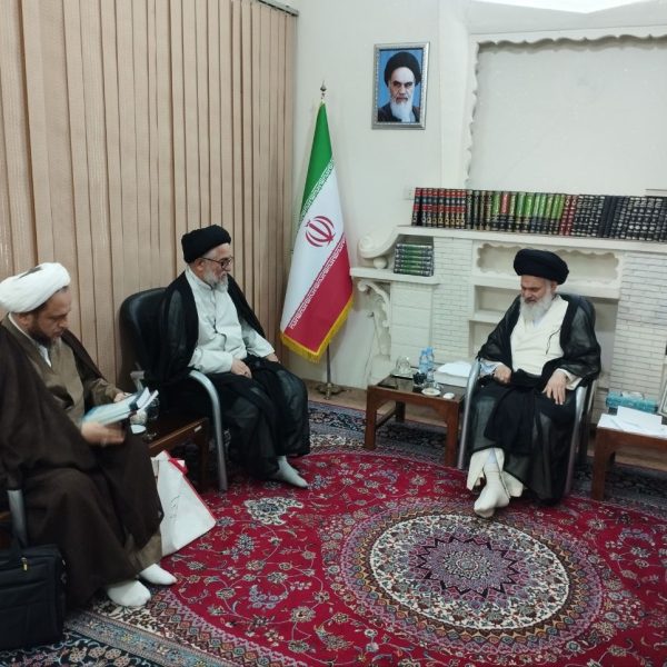 مدیر و اعضای پژوهشکده مطالعات راهبردی حوزه با آیت الله حسینی بوشهری دیدار کردند